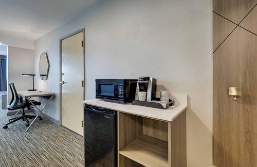 Flemington Hotel | Holiday Inn Express Hinesville by IHG