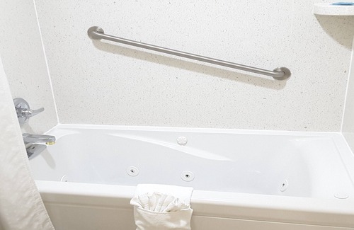 Lawrenceville Hotel | Holiday Inn Express Hotel & Suites by IHG