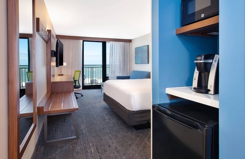 Northeast Virginia Beach Hotel | Holiday Inn Express Hotel & Suites VA Beach Oceanfront by IHG