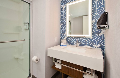 Northeast Virginia Beach Hotel | Holiday Inn Express Hotel & Suites VA Beach Oceanfront by IHG