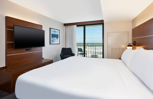 Northeast Virginia Beach Hotel | Holiday Inn Express Hotel & Suites VA Beach Oceanfront by IHG