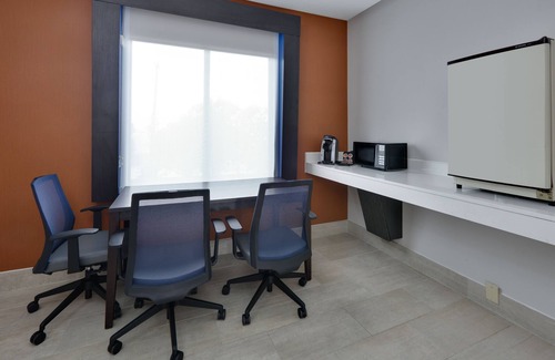 Duncanville Hotel | Holiday Inn Express Hotel & Suites Dallas - Duncanville by IHG