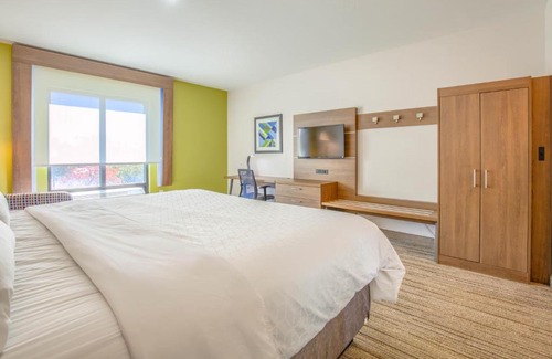 Gulf Shores Resort | Holiday Inn Express Hotel & Suites Gulf Shores by IHG