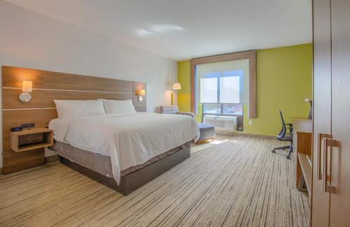 Gulf Shores Resort | Holiday Inn Express Hotel & Suites Gulf Shores by IHG