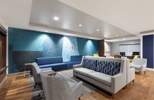Huntsville Hotel | Holiday Inn Express Hotel & Suites Huntsville West - Research Pk by IHG