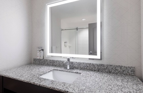 Huntsville Hotel | Holiday Inn Express Hotel & Suites Huntsville West - Research Pk by IHG