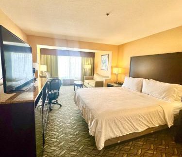 Morgan Hill Hotel | Holiday Inn Express Hotel & Suites San Jose-Morgan Hill by IHG