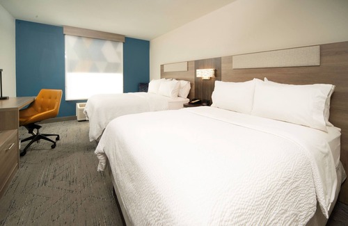 St. Charles Hotel | Holiday Inn Express Hotel and Suites St. Charles by IHG