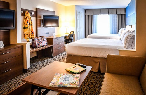 Kannapolis Hotel | Holiday Inn Express Hotel & Suites Concord by IHG
