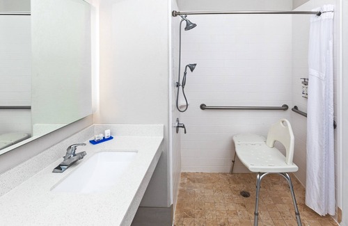 Lafayette Hotel | Holiday Inn Express Hotel & Suites Lafayette South by IHG