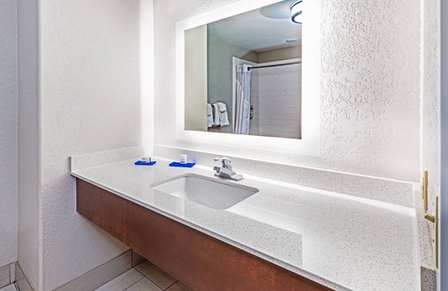 Lafayette Hotel | Holiday Inn Express Hotel & Suites Lafayette South by IHG