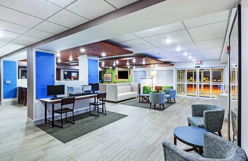 Lewisville Hotel | Holiday Inn Express Hotel & Suites Dallas Lewisville by IHG