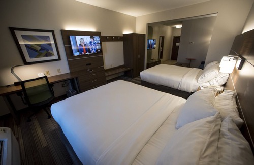Lexington Hotel | Holiday Inn Express Hotel & Suites Lexington-Downtown by IHG