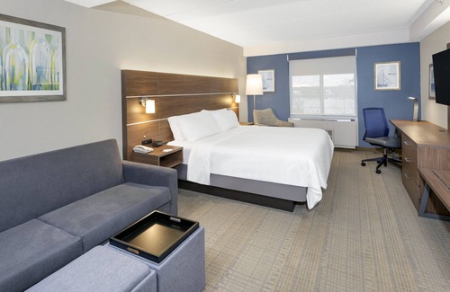 Riverhead Hotel | Holiday Inn Express Hotel & Suites Long Island-East End by IHG