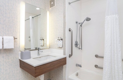 Otay Mesa Hotel | Holiday Inn Express Hotel & Suites San Diego Otay Mesa by IHG