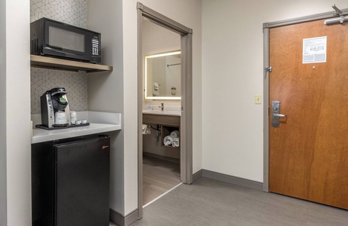 Vancouver Hotel | Holiday Inn Express Hotel & Suites Vancouver Mall by IHG