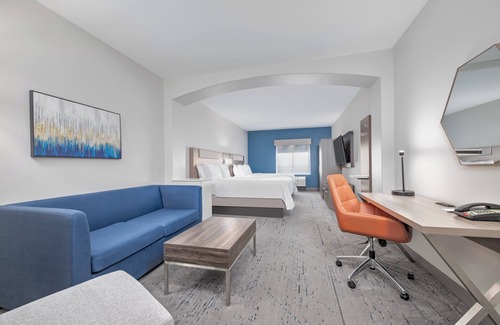 Oak Cliff Hotel | Holiday Inn Express Hotel & Suites DALLAS WEST by IHG
