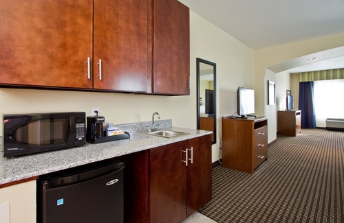 Montbello Hotel | Holiday Inn Express Hotel & Suites Denver East-Peoria Street by IHG