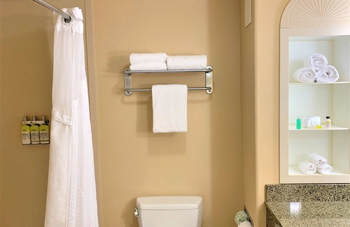 Herndon Hotel | Holiday Inn Express Hotel & Suites FRESNO NORTHWEST-HERNDON by IHG