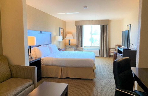 Herndon Hotel | Holiday Inn Express Hotel & Suites FRESNO NORTHWEST-HERNDON by IHG