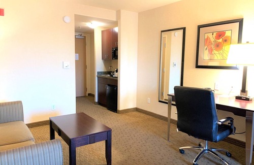 Herndon Hotel | Holiday Inn Express Hotel & Suites FRESNO NORTHWEST-HERNDON by IHG