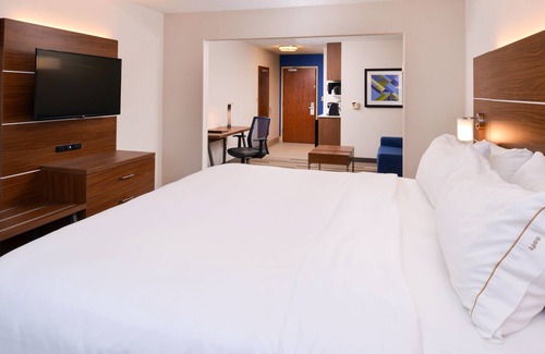 Champaign Hotel | Holiday Inn Express Hotel & Suites Urbana-Champaign by IHG