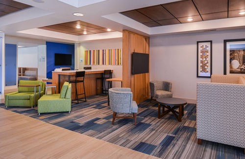 Champaign Hotel | Holiday Inn Express Hotel & Suites Urbana-Champaign by IHG