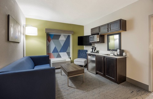 Perry Hotel | Holiday Inn Express Hotel & Suites PERRY by IHG