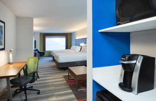 Tampa Hotel | Holiday Inn Express Hotel & Suites Tampa-Fairgrounds-Casino by IHG