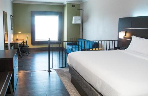 Columbia Hotel | Holiday Inn Express Hotel & Suites Columbia-Fort Jackson by IHG