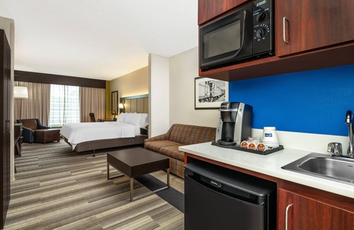 Florence Hotel | Holiday Inn Express Hotel & Suites Florence I-95 at Hwy 327 by IHG