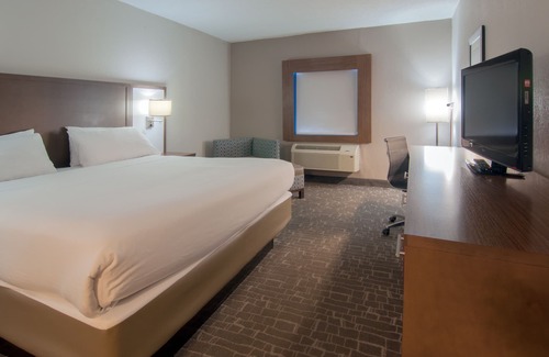 Nashville Hotel | Holiday Inn Express Hotel & Suites Spence Lane by IHG