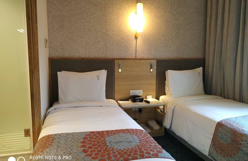 Punjagutta Hotel | Holiday Inn Express Hyderabad Banjara Hills by IHG