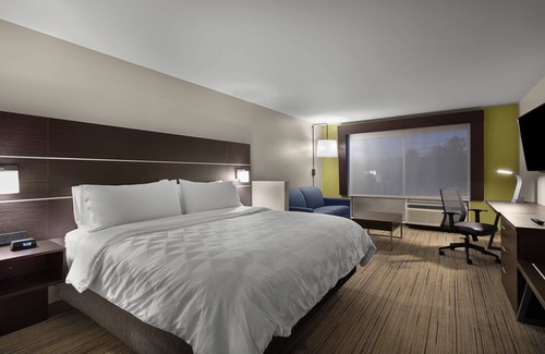 Lake Park Hotel | Holiday Inn Express Lake Park, an IHG Hotel