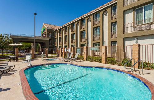 Lancaster Hotel | Holiday Inn Express Lancaster by IHG