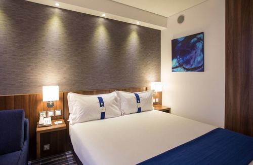 Carnaxide Hotel | Holiday Inn Express Lisbon - Alfragide by IHG