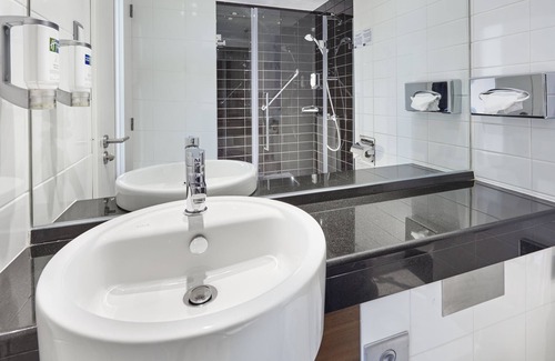 Carnaxide Hotel | Holiday Inn Express Lisbon - Alfragide by IHG