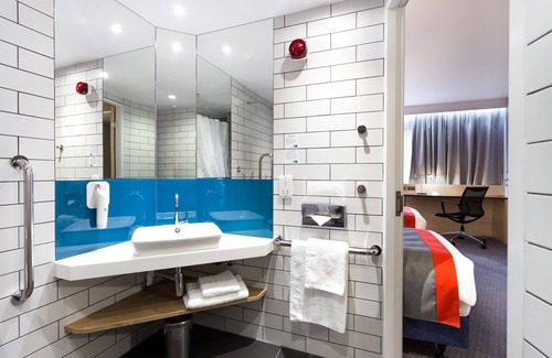 Watford Hotel | Holiday Inn Express London-Watford Junction by IHG