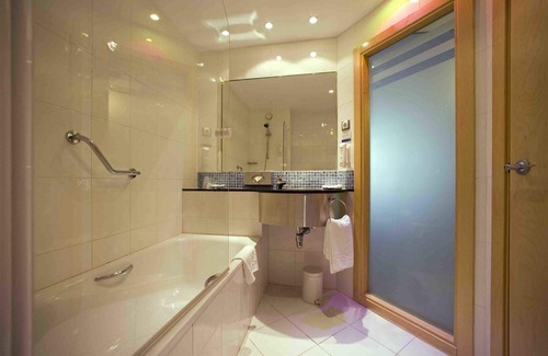 Alcobendas Hotel | Holiday Inn Express Madrid-Alcobendas by IHG