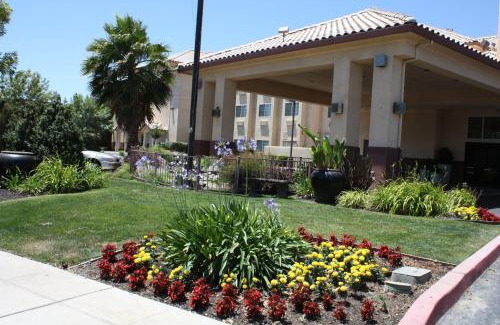 Madera Hotel | Holiday Inn Express Madera by IHG