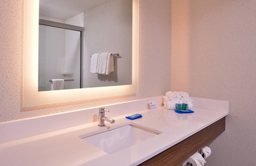 Madera Hotel | Holiday Inn Express Madera - Yosemite Park Area by IHG