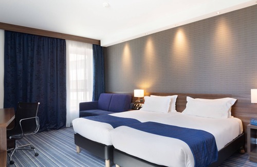 Vitrolles Hotel | Holiday Inn Express Marseille Airport by IHG