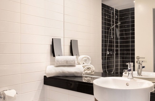 Vitrolles Hotel | Holiday Inn Express Marseille Airport by IHG