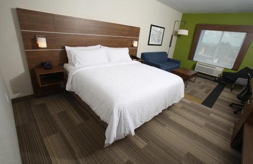 McCook Hotel | Holiday Inn Express - McCook by IHG
