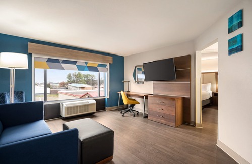 McDonough Hotel | Holiday Inn Express McDonough by IHG
