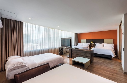 Alejandria Hotel | Holiday Inn Express Medellin by IHG