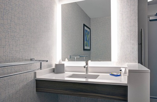East Town Hotel | Holiday Inn Express Milwaukee Downtown by IHG