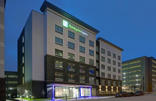 East Town Hotel | Holiday Inn Express - Milwaukee Downtown by IHG