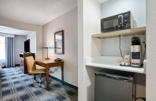 College Park Hotel | Holiday Inn Express Mobile I-65 by IHG