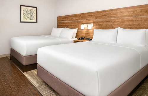Myrtle Beach Hotel | Holiday Inn Express Myrtle Beach-Broadway at the Beach by IHG